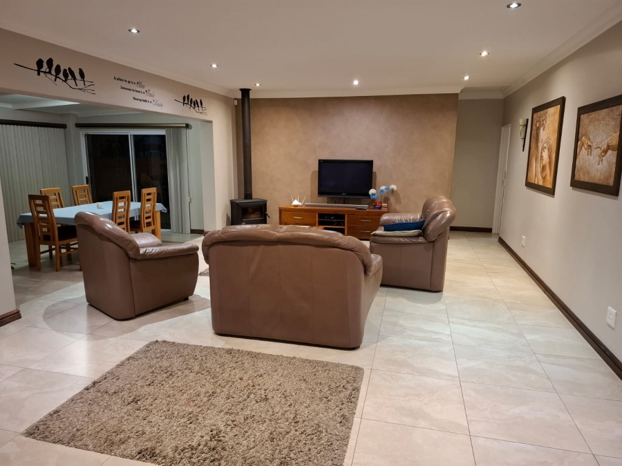 3 Bedroom Property for Sale in Sunningdale Western Cape